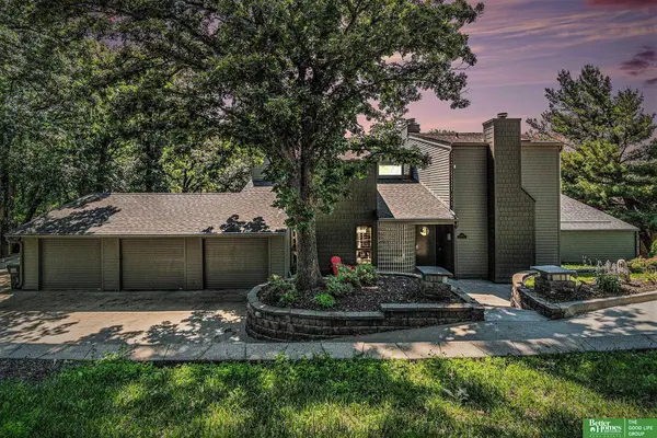 21811 Hillandale Drive, Elkhorn, NE 68022