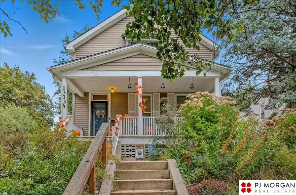 1313 S 33rd Street, Omaha, NE 68105