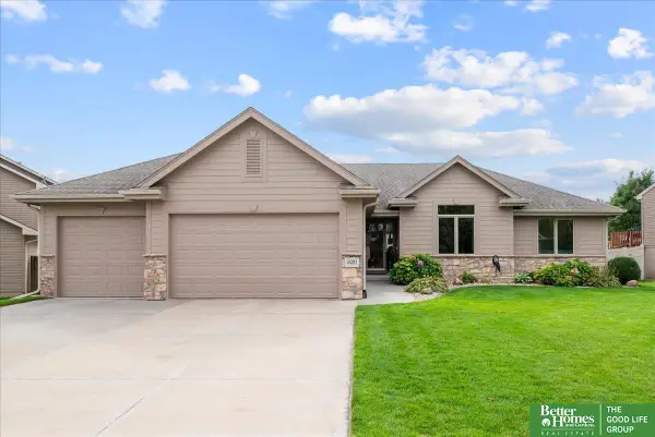 21205 Stonehaven Court, Gretna, NE 68028