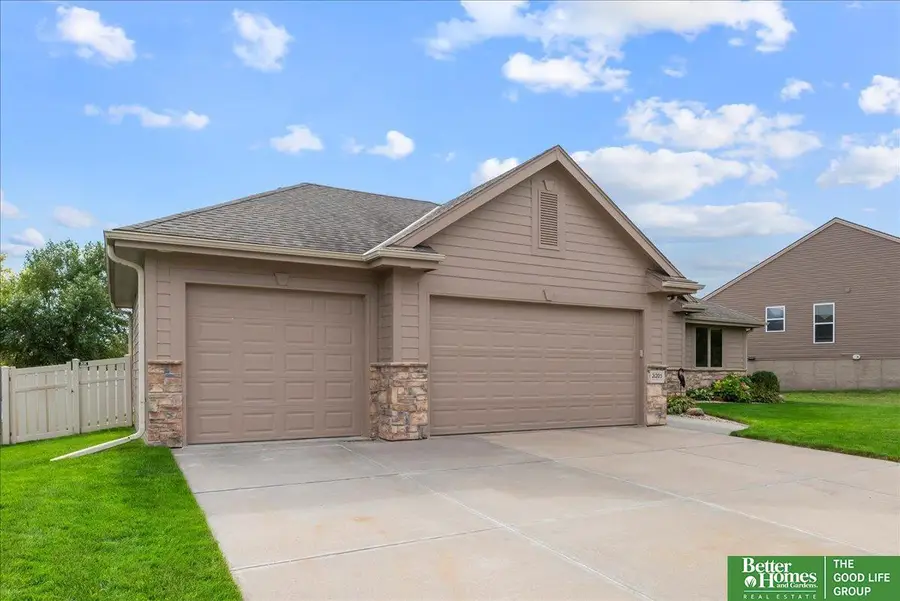 21205 Stonehaven Court, Gretna, NE 68028 - Image #3