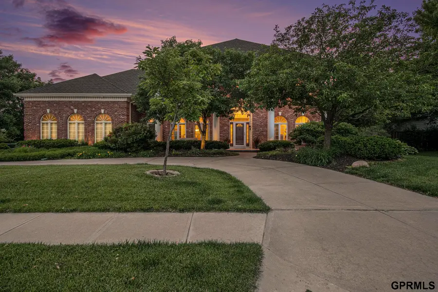 686 N 164th Street, Omaha, NE 68118 - Image #2