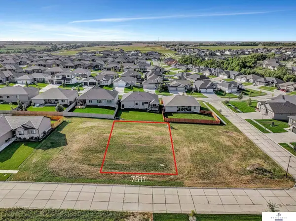 7511 Kallum Drive, Lincoln, NE 68516