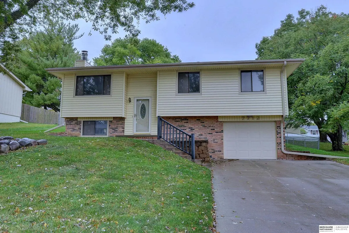 7712 Cottonwood Avenue, La Vista, NE 68128 - Image #1
