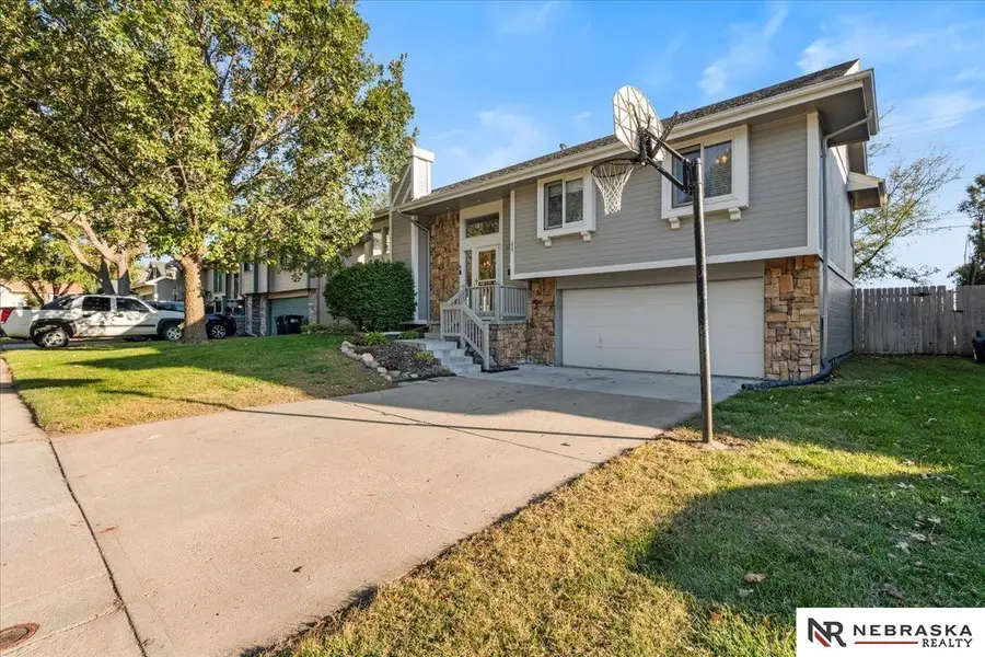 16217 Weir Street, Omaha, NE 68135 - Image #2