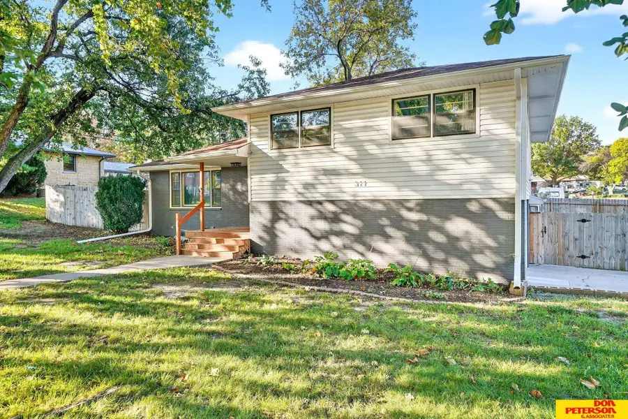 311 Dale Drive, Lincoln, NE 68051 - Image #2