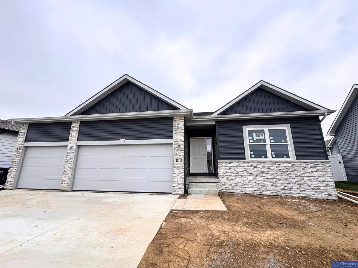 21114 Larimore Avenue, Elkhorn, NE 68022 - Image #1