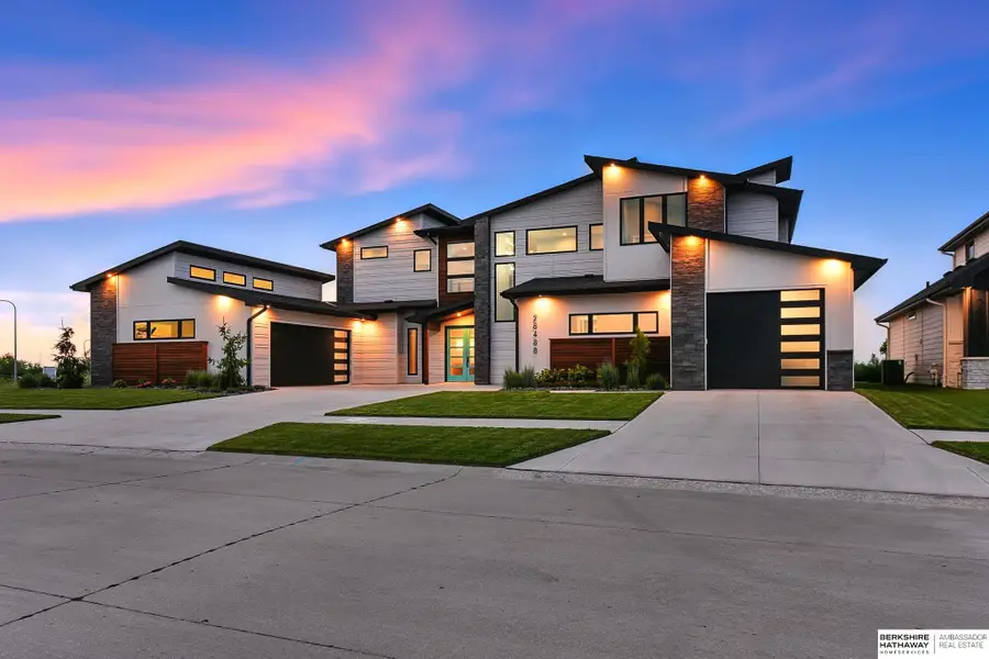 28488 Laurel Circle, Valley, NE 68064 - Image #3