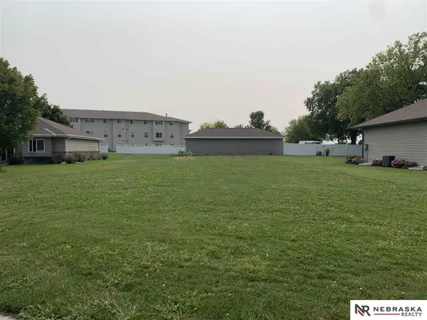 717 Nicholas Circle, York, NE 68467