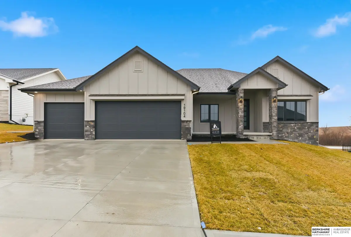 19104 Pinehurst Avenue, Richland Vii, NE 68136 - Image #1
