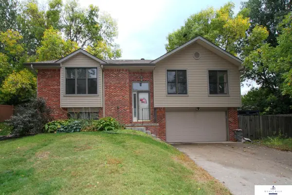 6221 S Richland Circle, Lincoln, NE 68516