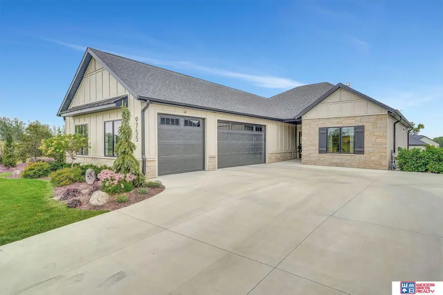 9755 Hillcrest Trail, Lincoln, NE 68520 - Image #3