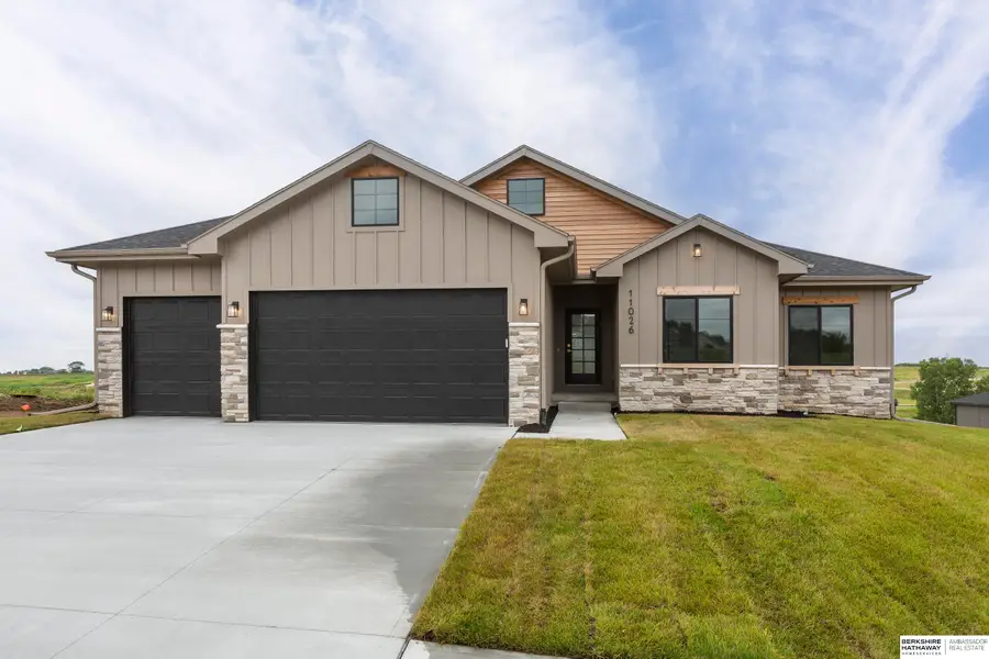 22108 Mcclellan Drive, Gretna, NE 68028 - Image #2