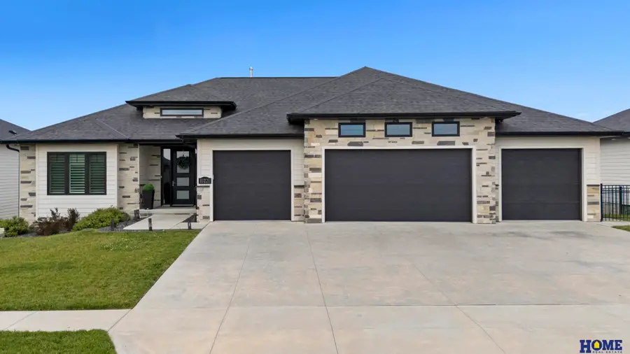 10220 Starlight Bay, Lincoln, NE 68527 - Image #2