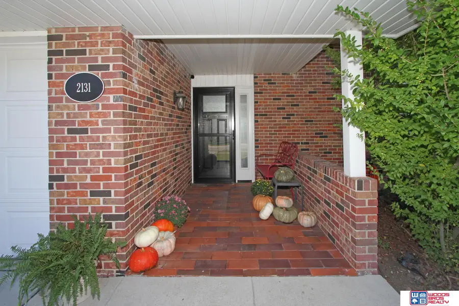 2131 Larchdale Drive, Lincoln, NE 68506 - Image #2