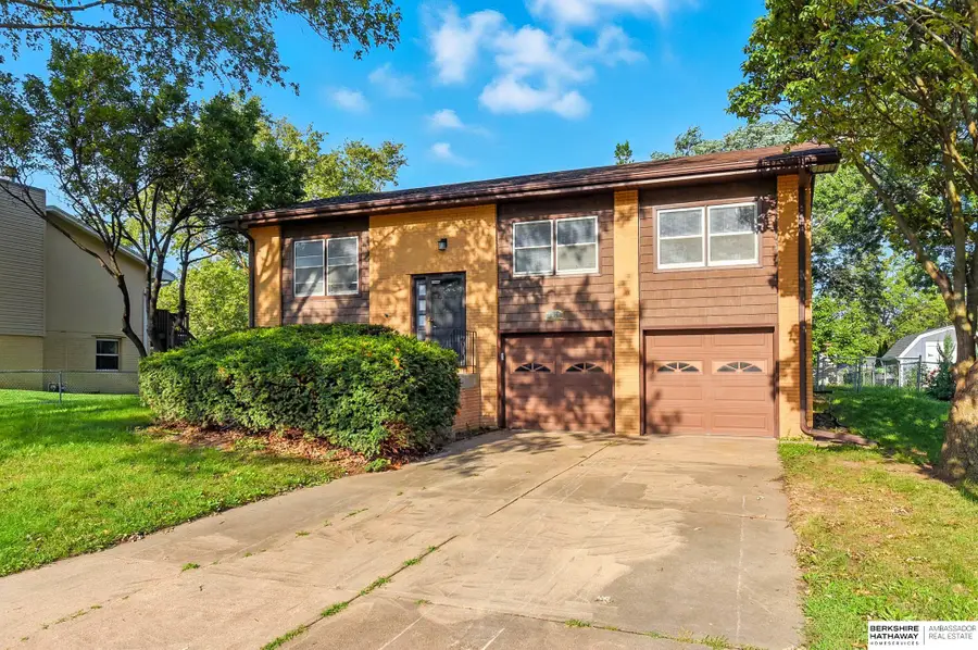 1031 Cobblestone Drive, Lincoln, NE 68510 - Image #2