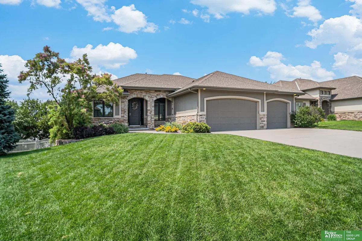 7510 S 103 Avenue, La Vista, NE 68128 - #1