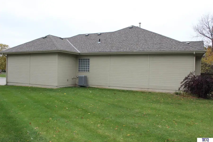 19220 Ontario Circle, Omaha, NE 68130 - Image #3