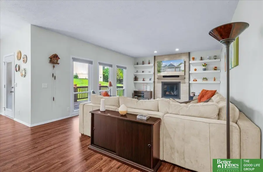 908 Wicklow Road, Papillion, NE 68046 - Image #3