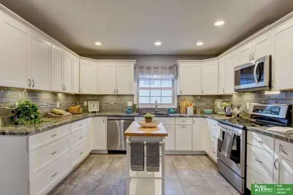 1629 Post Drive, Omaha, NE 68114