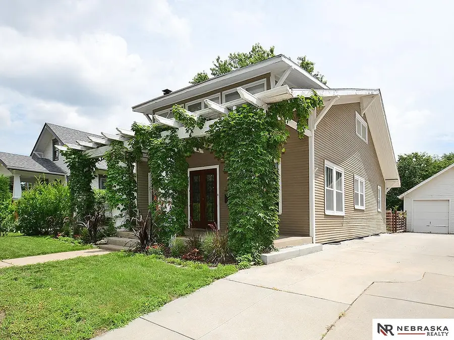 810 S 35th Street, Lincoln, NE 68510 - Image #2