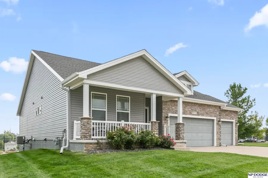 8051 N 158 Street, Bennington, NE 68007 - Image #2