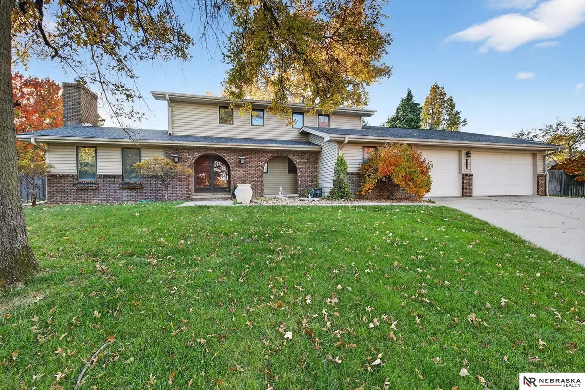 12656 Woodsdale Circle, Omaha, NE 68137 - Image #1