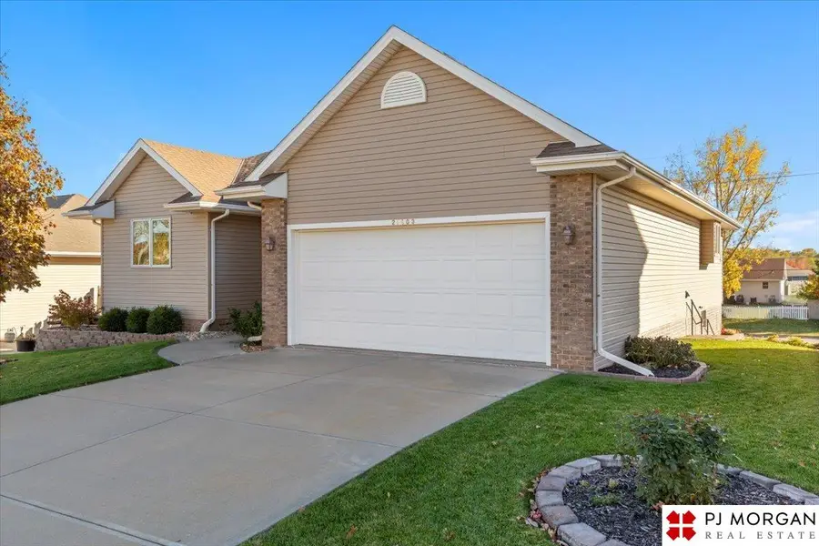 21403 Mcclellan Circle, Gretna, NE 68028 - Image #2