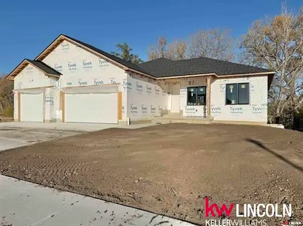 1044 Tuscan Trail, Hickman, NE 68372