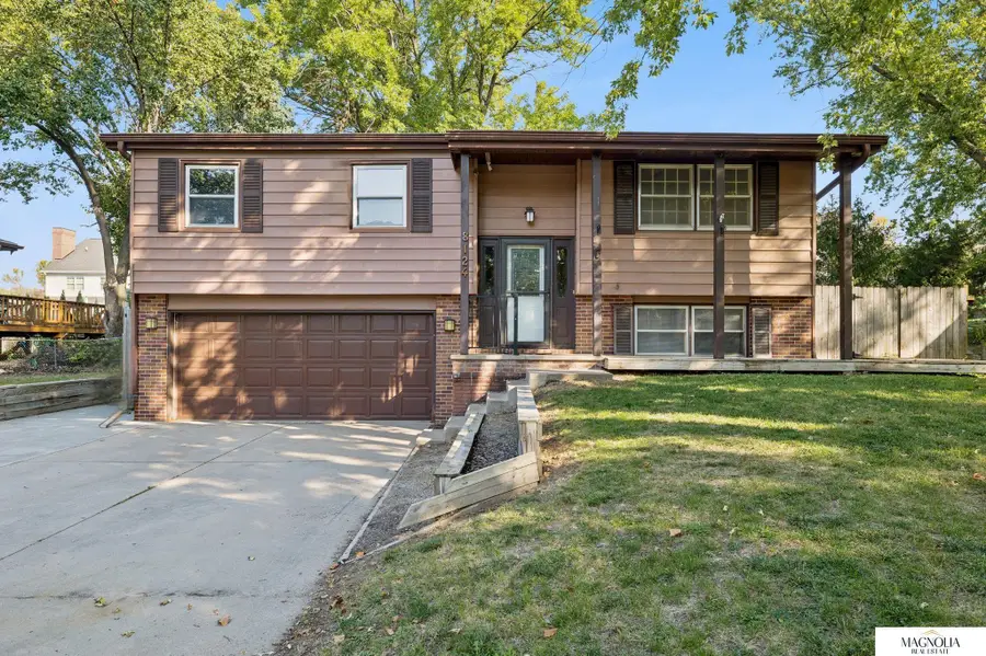 8124 S Hazelwood Drive, Lincoln, NE 68510 - Image #2