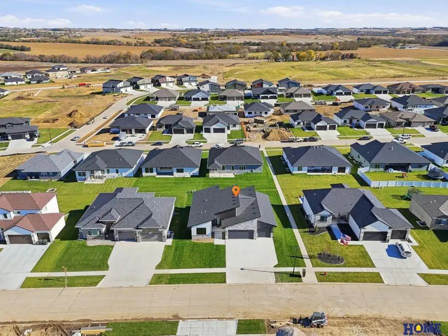 604 N 106th Street, Lincoln, NE 68527 - Image #2