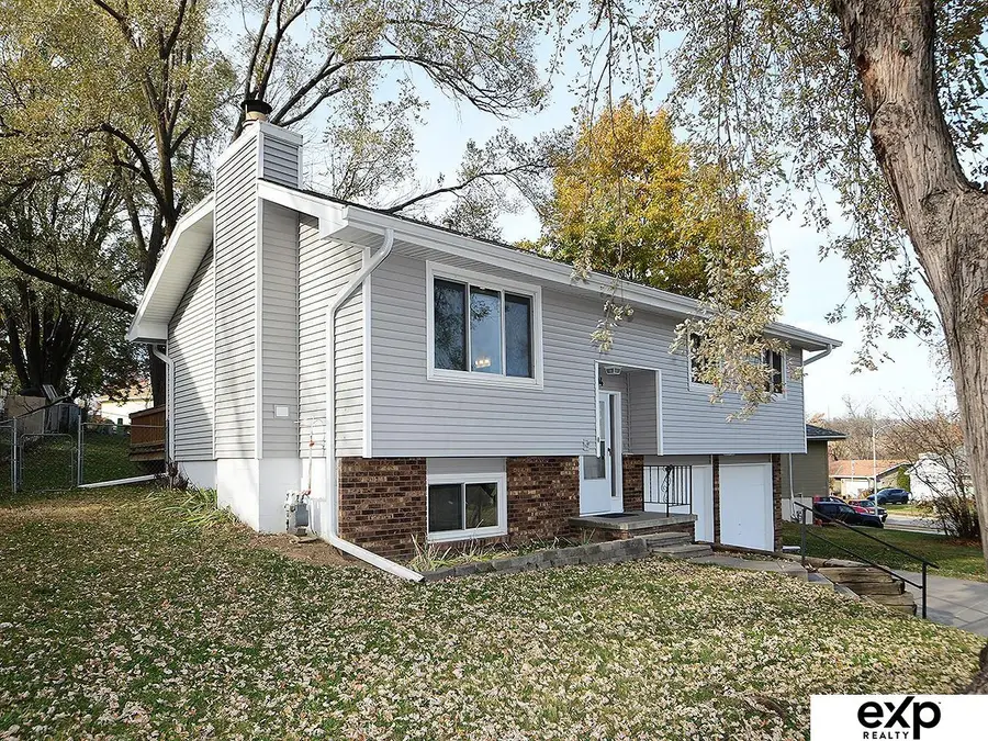 9804 S 20th Street, Bellevue, NE 68123 - Image #2