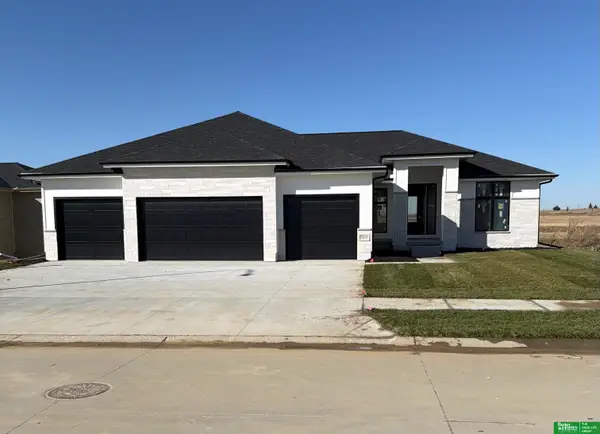 5614 N 213th Avenue, Elkhorn, NE 68022
