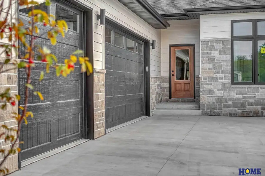 9121 White Horse Way, Lincoln, NE 68520 - Image #2