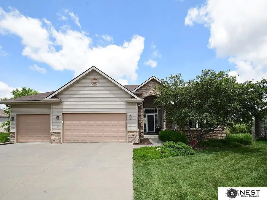 9712 Andre Circle, Lincoln, NE 68526 - Image #2