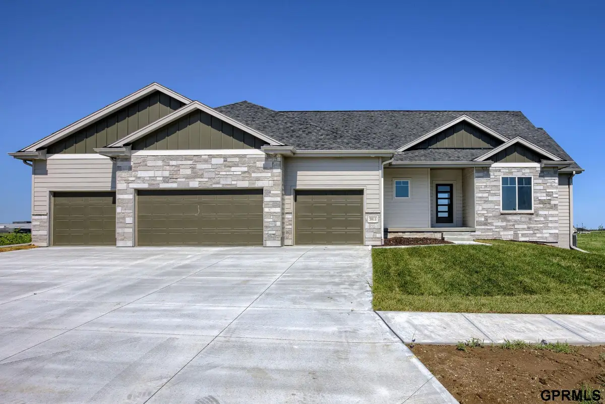18487 Robin Circle, Omaha, NE 68136 - Image #1