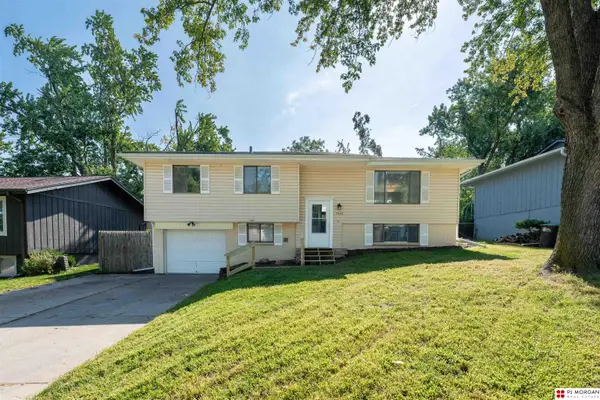 5647 S 140th Avenue, Omaha, NE 68137