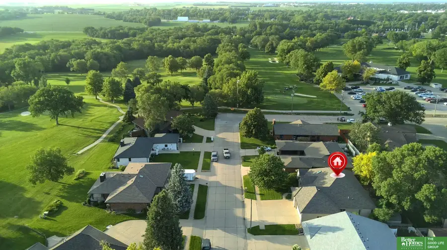 819 S Country Club Avenue, York, NE 68467 - #3