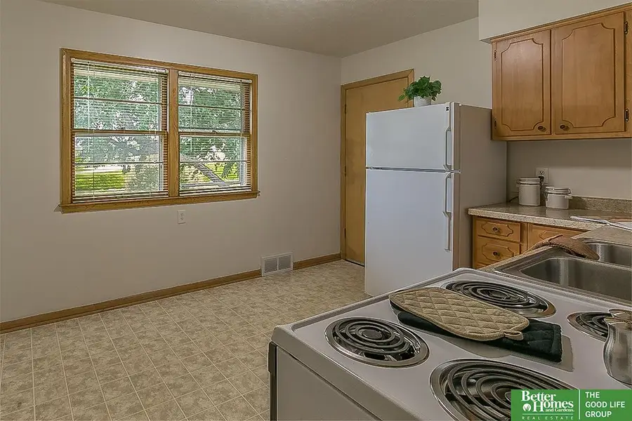 3752 S 82nd Street, Omaha, NE 68124 - Image #3