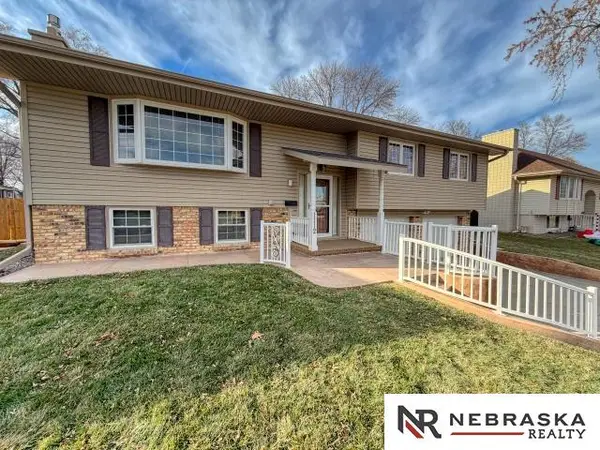 1112 Lafayette Drive, Papillion, NE 68046