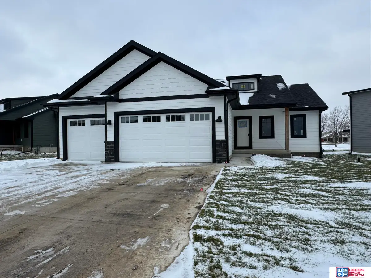 6674 Shadow Ridge Place, Columbus, NE 68601 - Image #1