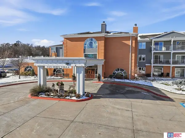 3001 S 51st Street Court #412, Lincoln, NE 68506