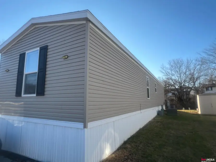 205 W Treehaven Drive, Lincoln, NE 68521 - Image #2