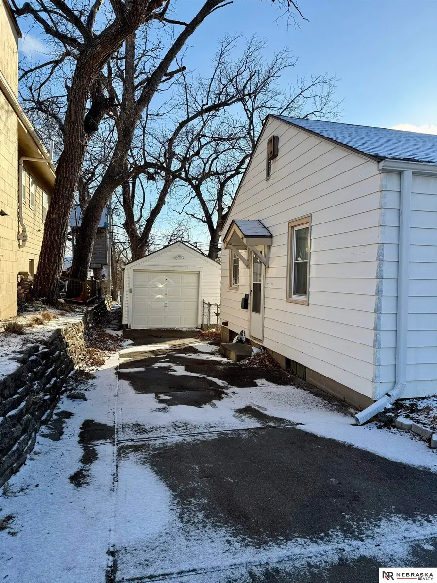 7933 Oakwood Street, Ralston, NE 68127 - Image #3