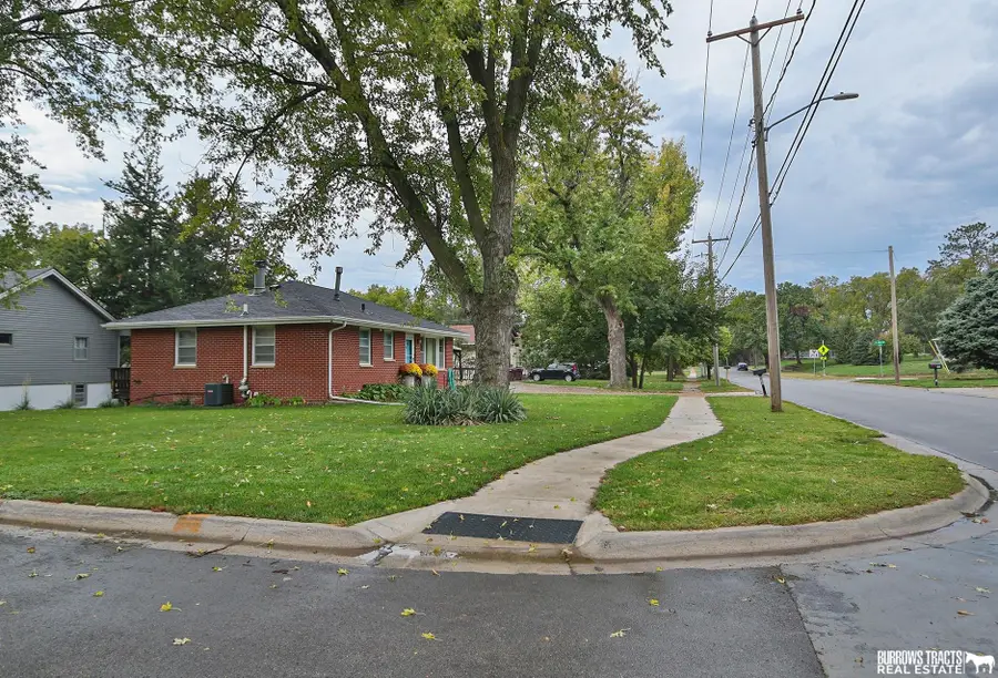 6045 Leighton Avenue, Lincoln, NE 68505 - Image #2