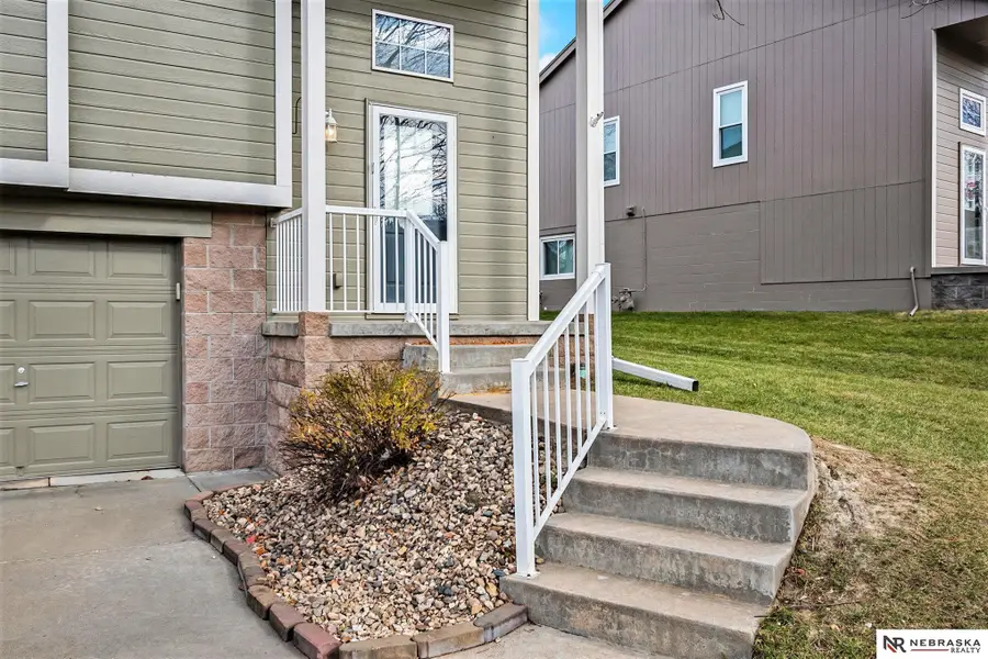 1014 Gold Coast Road, Papillion, NE 68046 - Image #3