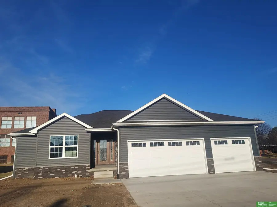 1823 N East Avenue, York, NE 68467 - #2