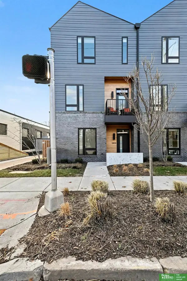 5302 Elmwood Plaza, Omaha, NE 68106