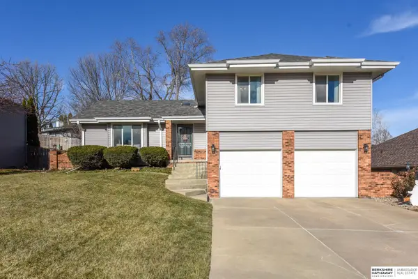 15512 Fieldcrest Circle, Omaha, NE 68154