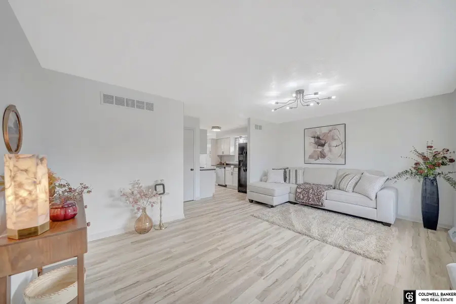 122 W Saunders Avenue, Lincoln, NE 68521 - Image #2