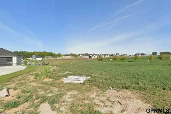 21062 Valley Circle, Elkhorn, NE 68022